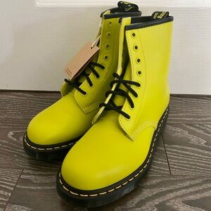 NWB Dr. martens 1460 Sulphur yellow 8-eyed smooth leather boots W US7